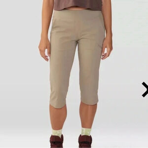 Hiking Capris, Size Small (Mountain Hard Wear)